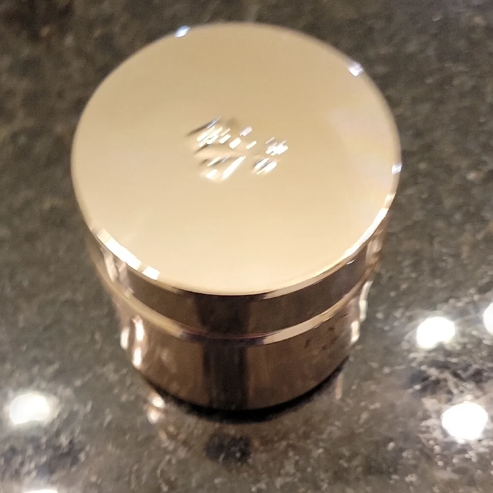 Lancome Absolue Revitalizing Brightening Soft Cream - Gold - Picture 10 of 15